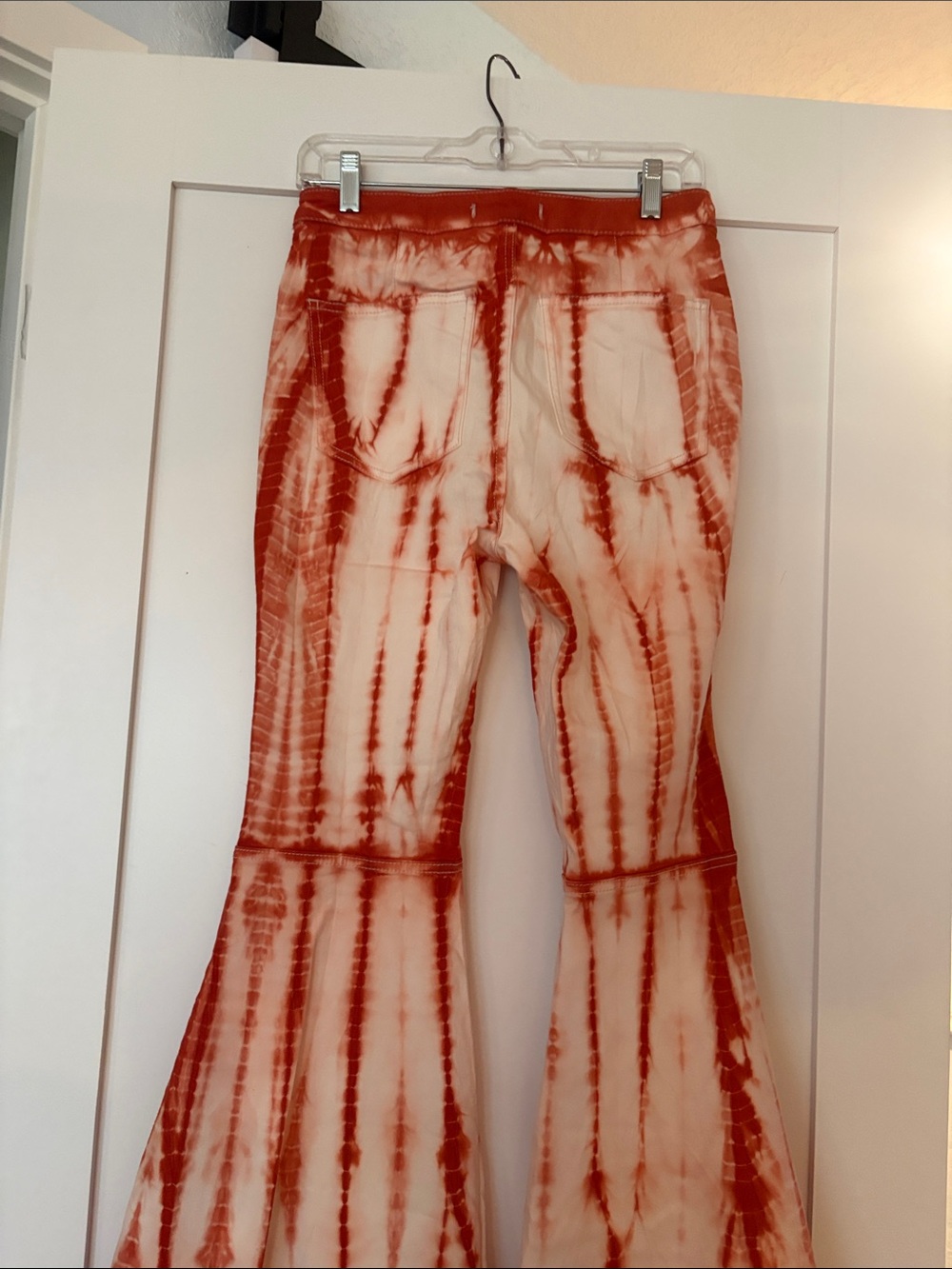 Free People Red and White Tie-Dye Sper Flared Jeans Sz 28 - Picture 4 of 5